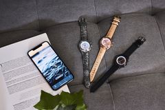 サスティナブルな素材(ストーン、バーチ)を使ったユニークなバンドもご用意