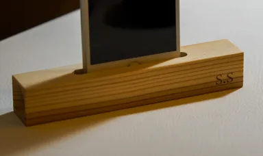 B賞　木製iPhone スティック スピーカー(1名様)