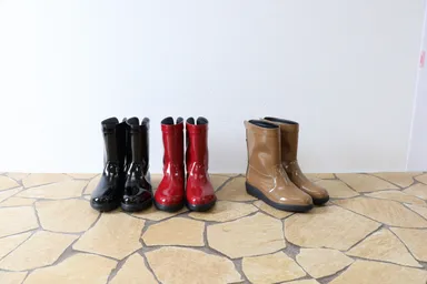 ゲリラ豪雨にも安心のカラフルレイブーツ