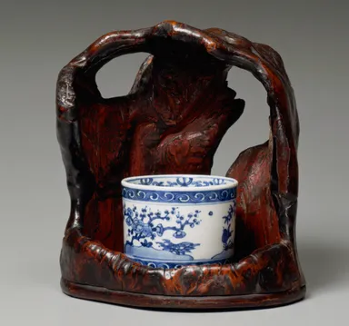 Photo.08　自然木利用のたばこ盆