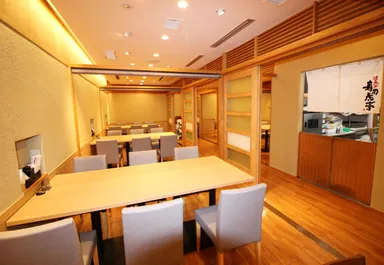 1室から数室まで繋げられる個室