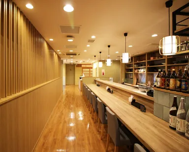 カウンターでゆっくりお食事も可能です