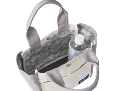 ドリンク収納ポケット付