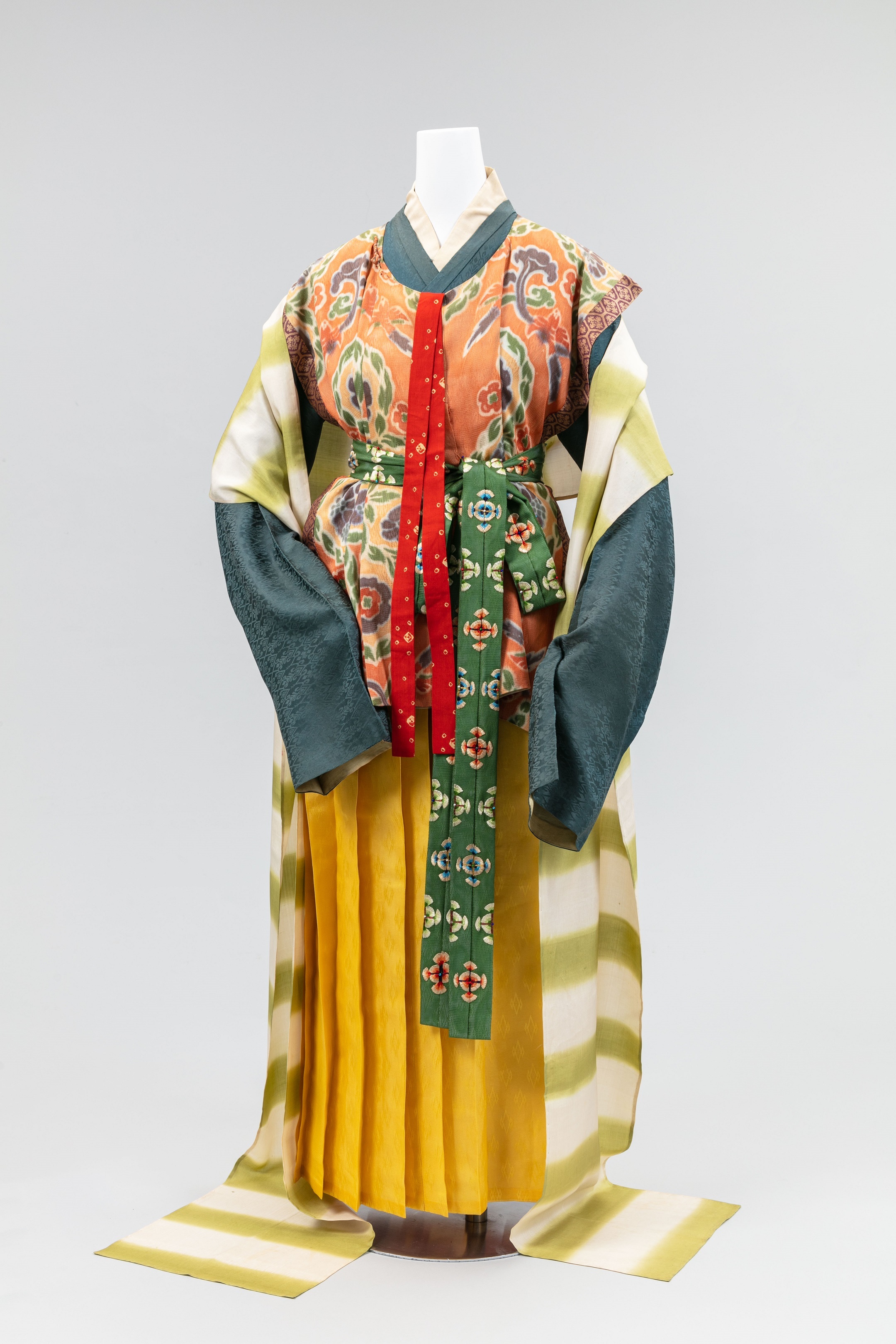 日本女性の衣服の移り変わりを巡る 再現 女性の服装1500年 京都の染織技術の粋 開催 古墳時代から明治時代 初期までの女性の服装 公益社団法人京都染織文化協会のプレスリリース