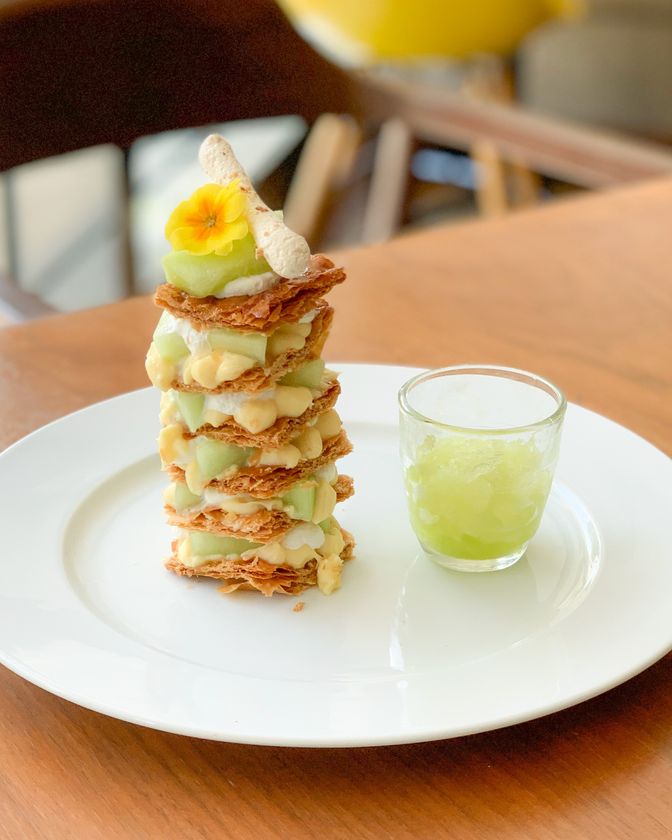 「PARK SIDE TABLES」
ジューシーなメロンをたっぷり使用した
贅沢シーズナルデザート新登場！
