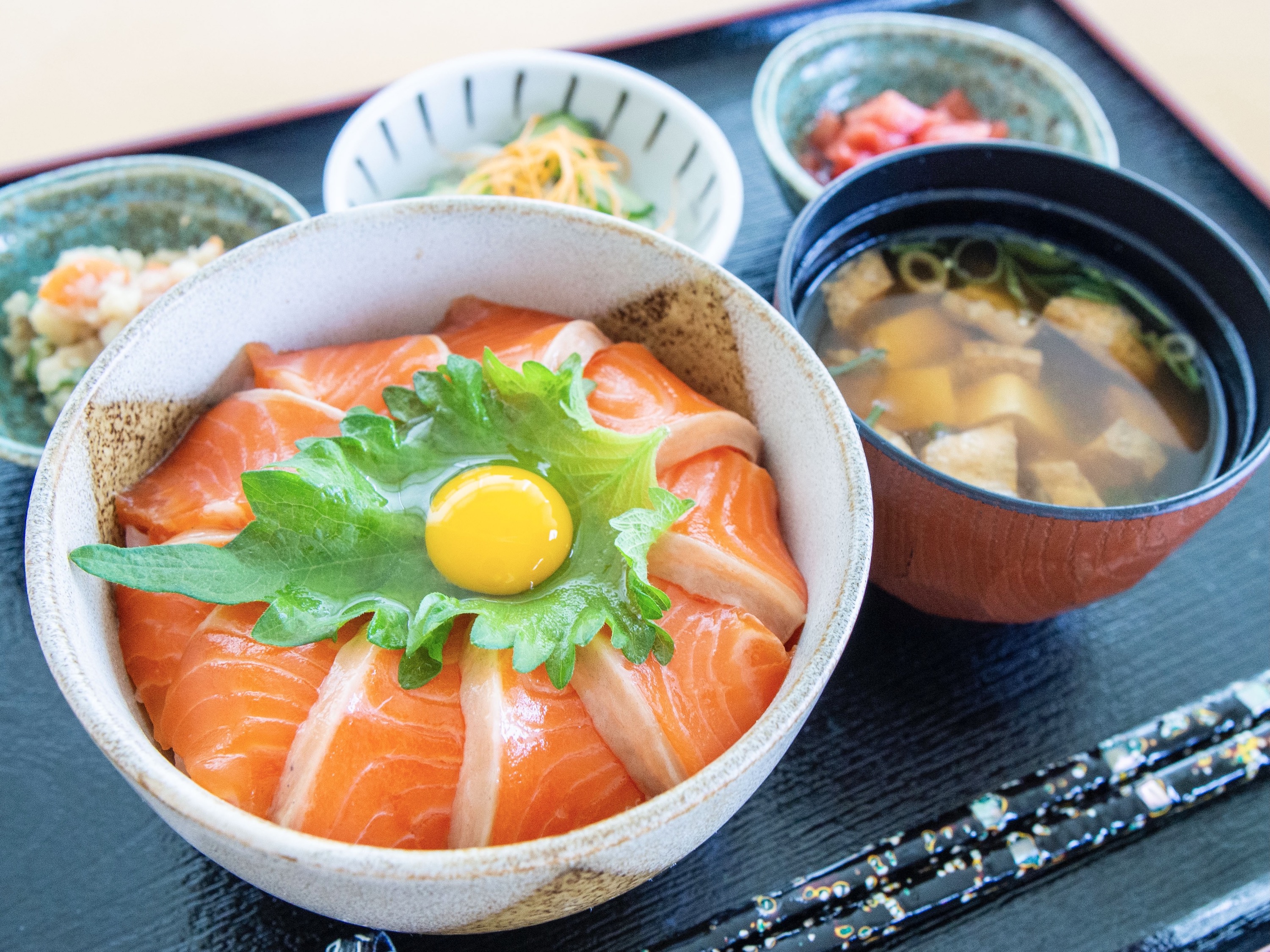 福井県 若狭小浜のブランド魚が勢揃い 小浜産 に徹底的にこだわった海鮮丼 お刺身御膳の提供開始 株式会社まちづくり小浜 おばま観光局 のプレスリリース