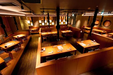 炭火焼肉「炎家」店内