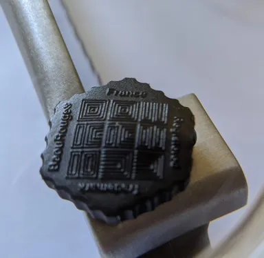 つまみネジアップ