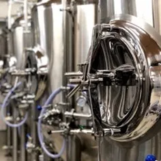 醸造タンクたち
