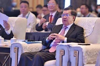 龍永図 氏(緑色智慧能源組織指導委員会の構成員／中国WTO加盟首席交渉代表／元対外貿易経済合作部副部長)