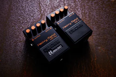 『HM-2W』(左)と「HM-2」