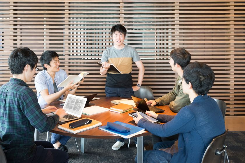 英語速習塾「イエナアカデミー」を運営する
ウィア・エデュケーションが大学1～2年生を対象とした
プログラミング講座を開講