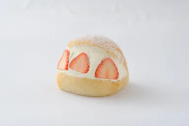 ふんわり自家製イチゴ　マリトッツォ