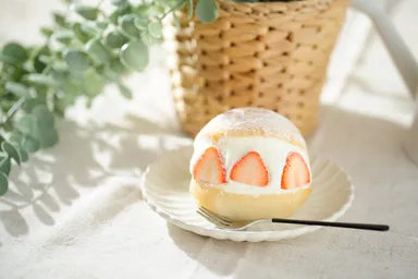 ふんわり自家製イチゴ　マリトッツォ