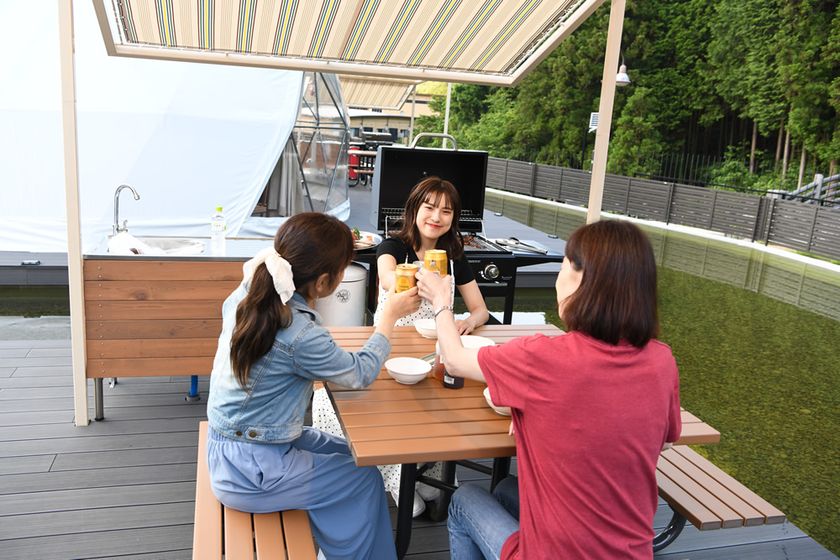 牛滝温泉 四季まつり にグランピング施設がオープン 山と川に囲まれた水上の癒し空間 株式会社カメリヤ プランニングのプレスリリース