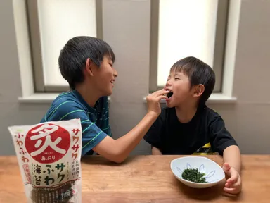 仲良く一緒にたべよう