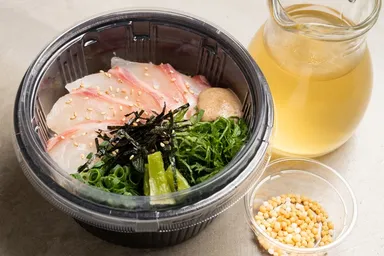 胡麻ダレ 真鯛の刺身のお茶漬け