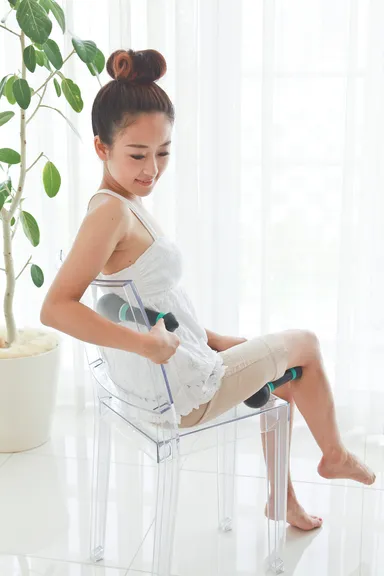 体重をかけて押圧します。