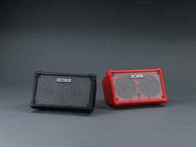 『CUBE Street II』　ブラック(左)とレッド(右)