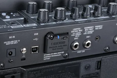 『CUBE Street II』の背面パネルに 取り付けた『Bluetooth(R) Audio MIDI Dual Adaptor』