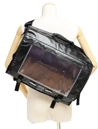 メッセンジャーバッグ