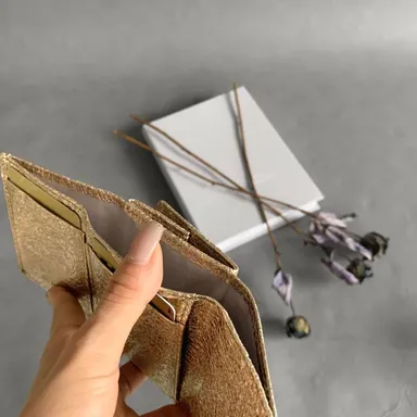 お札は折らずに収納