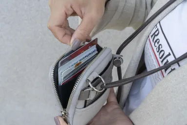 8枚のカード専用スライドパーツで取り出しやすい