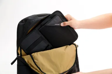 着脱可能インナーポケットを標準装備