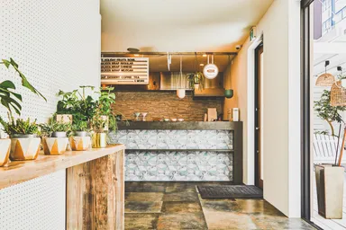 東京・恵比寿　The Holiday(Lounge)内観01