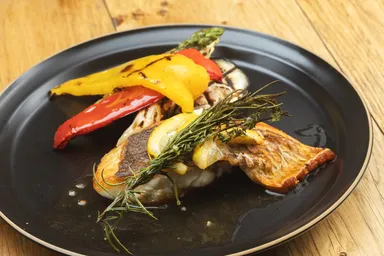 さっぱりレモン風味 真鯛のオーブン焼き 季節野菜のグリル添え