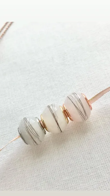 母乳と産毛ビーズ