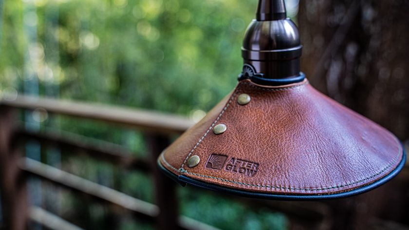 おうちでもアウトドア空間を味わえるレザーシェードランタン
　Makuakeで6月27日より先行発売