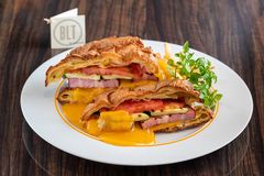 ポップオーバーサンド リッチスモークベーコンとメルティチーズ ポップオーバーサンド リッチスモークベーコンとメルティチーズ