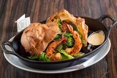 ポップオーバーサラダ&グリルドシュリンプ ポップオーバーサラダ&グリルドシュリンプ