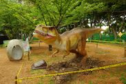 フォトスポット(卵)とティラノサウルス
