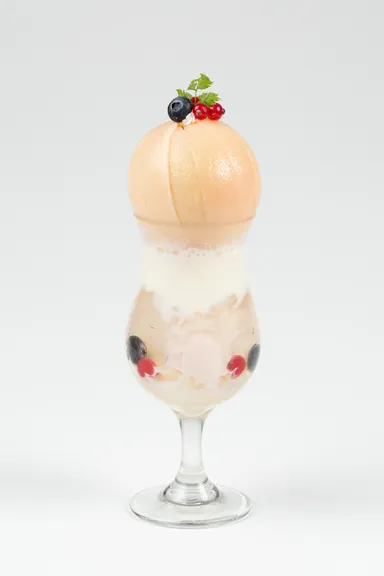 まるごと桃パフェ