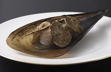 たいら貝とトリュフのマリアージュ