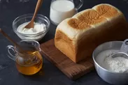 金澤「生」食パンとその材料