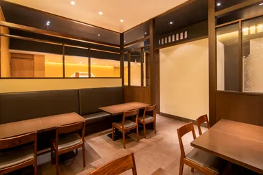 店内テーブル席