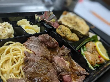 アンガスビーフの炭火焼ステーキ