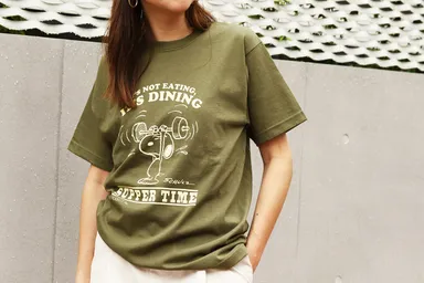 PEANUTS Cafe オリジナルTシャツ“LIFTING”