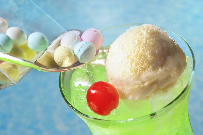 7月16日“虹の日”よりスタート！
関西で人気の『レインボーラムネミニ』が
首都圏の人気レストランやカフェと初のコラボレーション