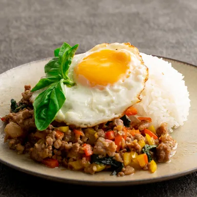 ガパオライス(1,188円)　※ランチタイムは1,000円