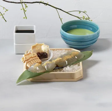 大わらび餅「清水 -KIYOMIZU-」京きなこ/特選抹茶付き　税込1,210円