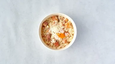 「カルボナーラの温玉入りリゾット」