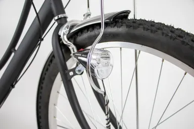 ビッグシルエットタイヤとLED常時点灯ライト