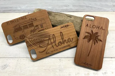 WOOD iPhoneケース　￥3,520(ローカルモーションハワイ)