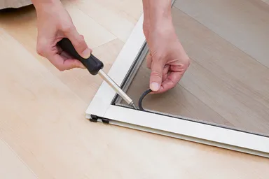 張り替え方(1)網戸を外す