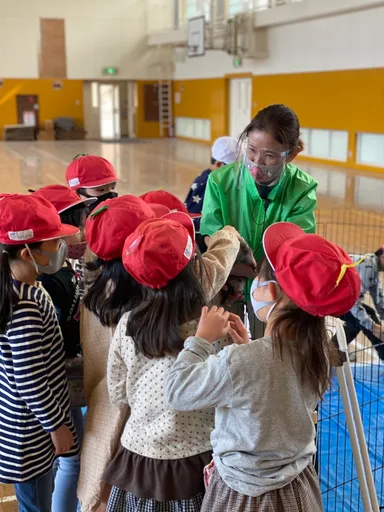 集まる子供たち