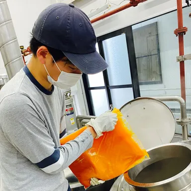 伊豆パパイヤHAZY醸造の様子